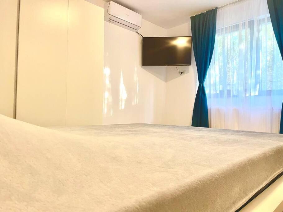 Sky Airport 12 Apartment *